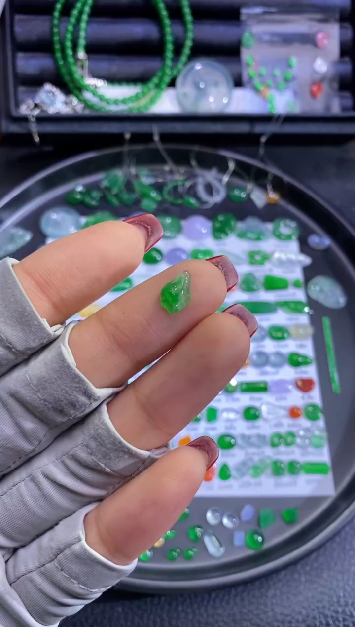 未镶嵌挂件翡翠花