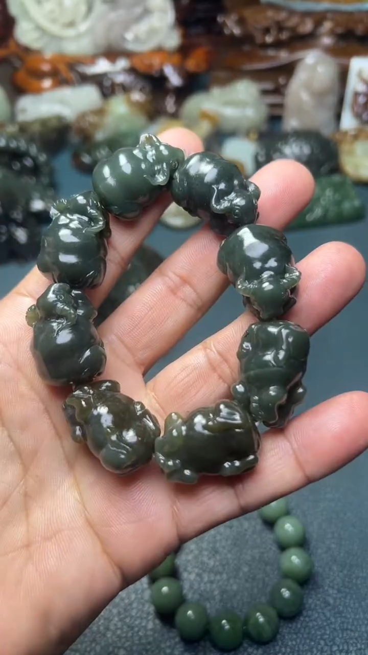 未镶嵌和田玉把件-