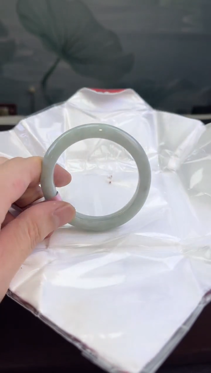 翡翠手镯未镶嵌翡翠手镯