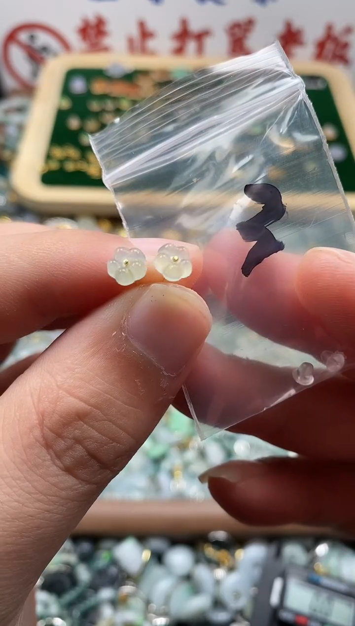 【闪购商品】翡翠颈饰未镶嵌哥哥