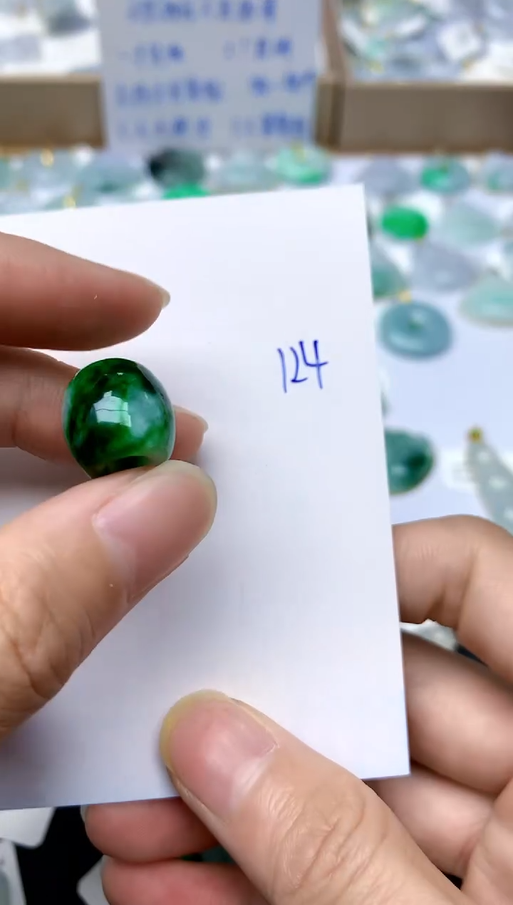 【闪购商品】翡翠颈饰未镶嵌124天然A货翡翠