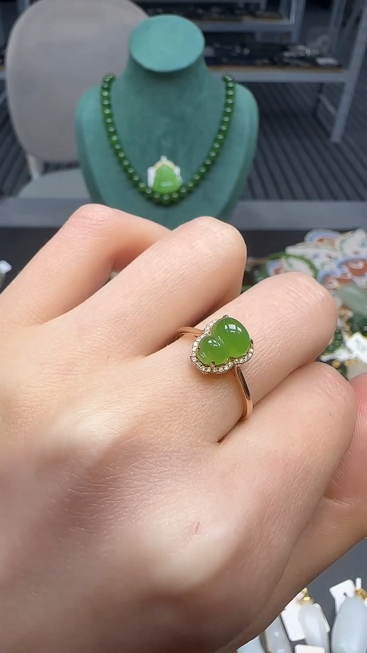 18K金镶嵌戒指和田玉1