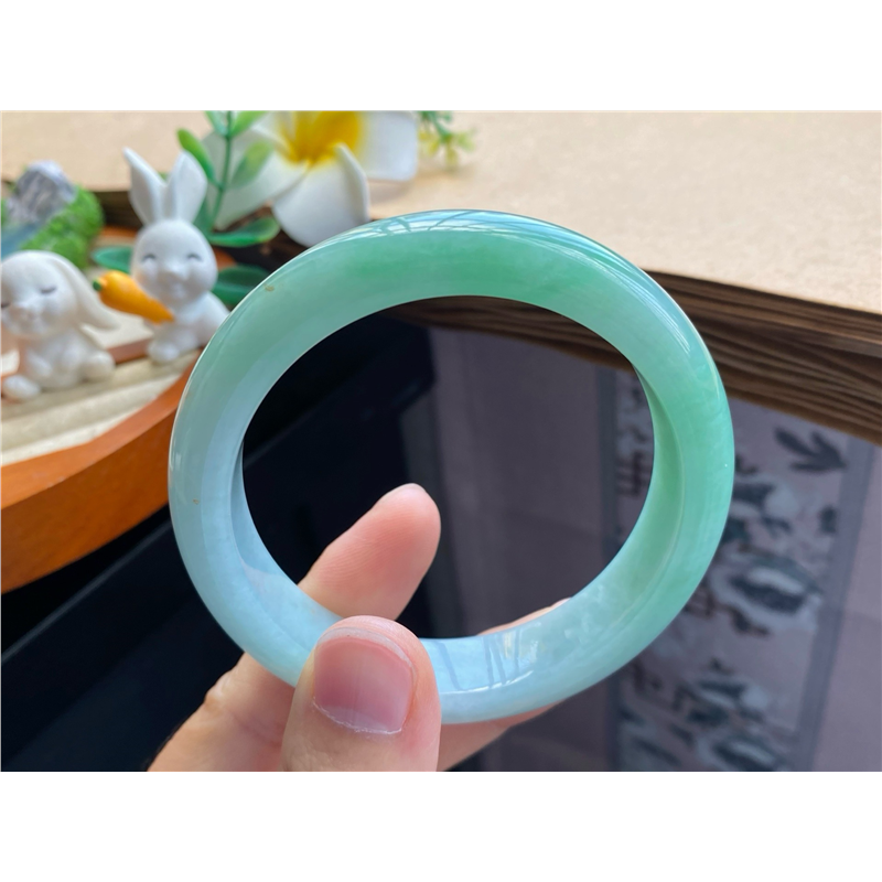 天然翡翠11.07批10324号56.7-13.1-8.5！氧气感满满天然翡翠手镯