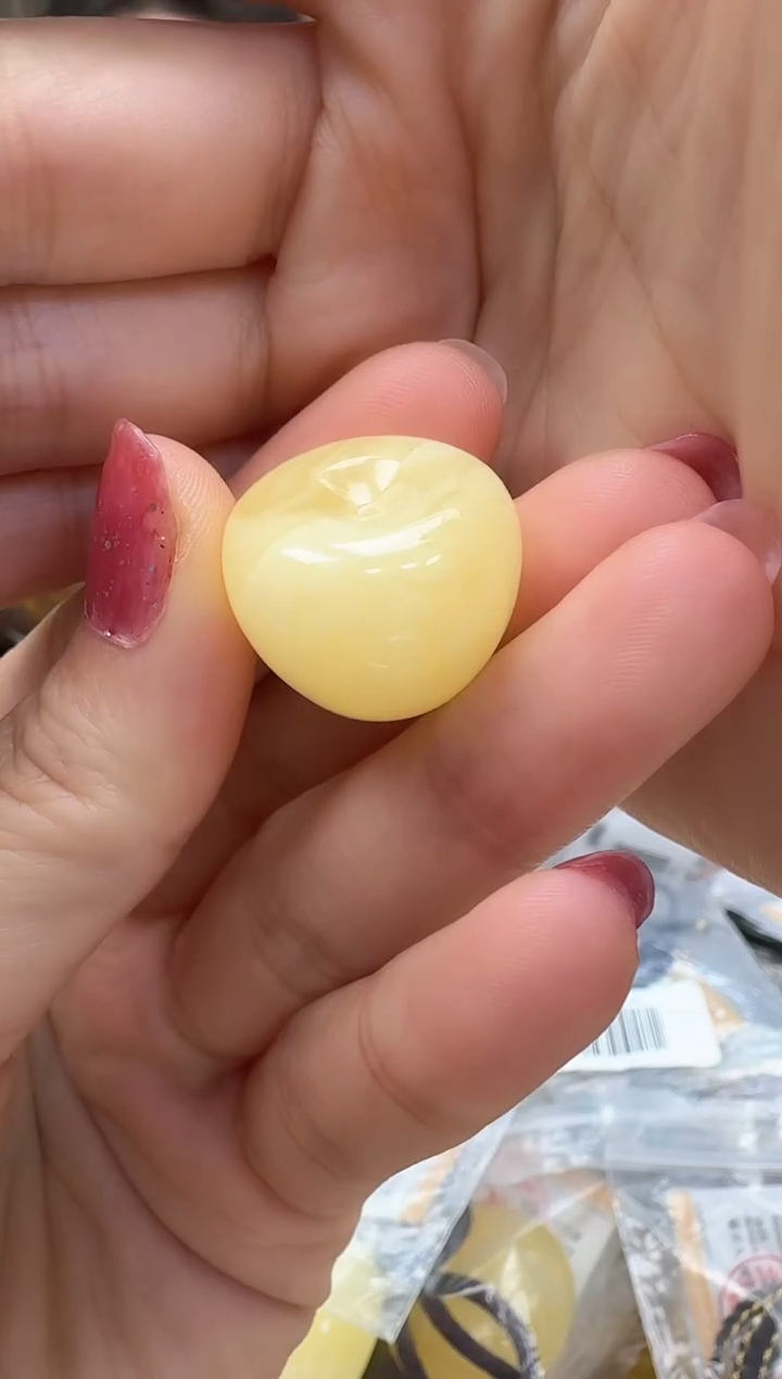 裸石琥珀未镶嵌如图