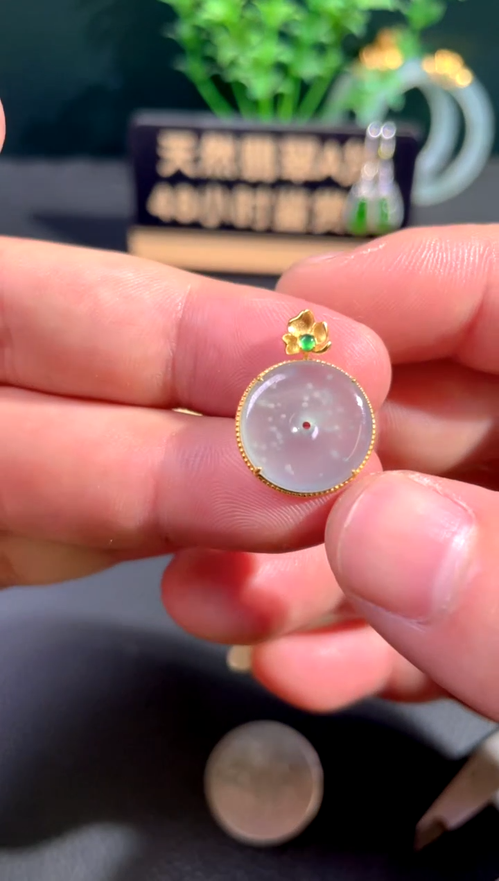 颈饰18K金镶嵌翡翠翡翠