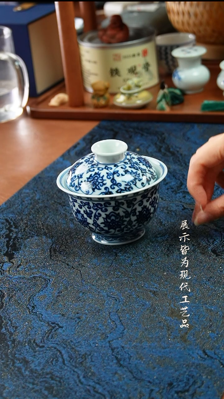 景德镇陶瓷缠枝莲盖碗