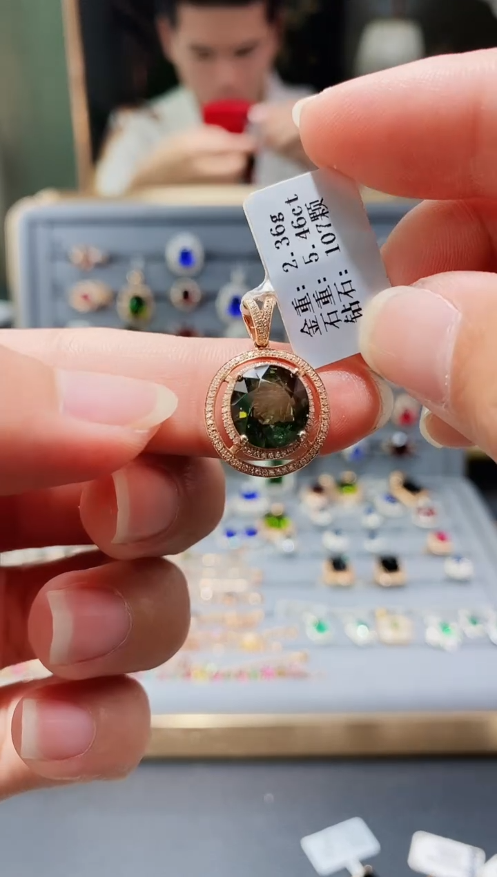 【闪购商品】碧玺颈饰18K金镶嵌5.46.