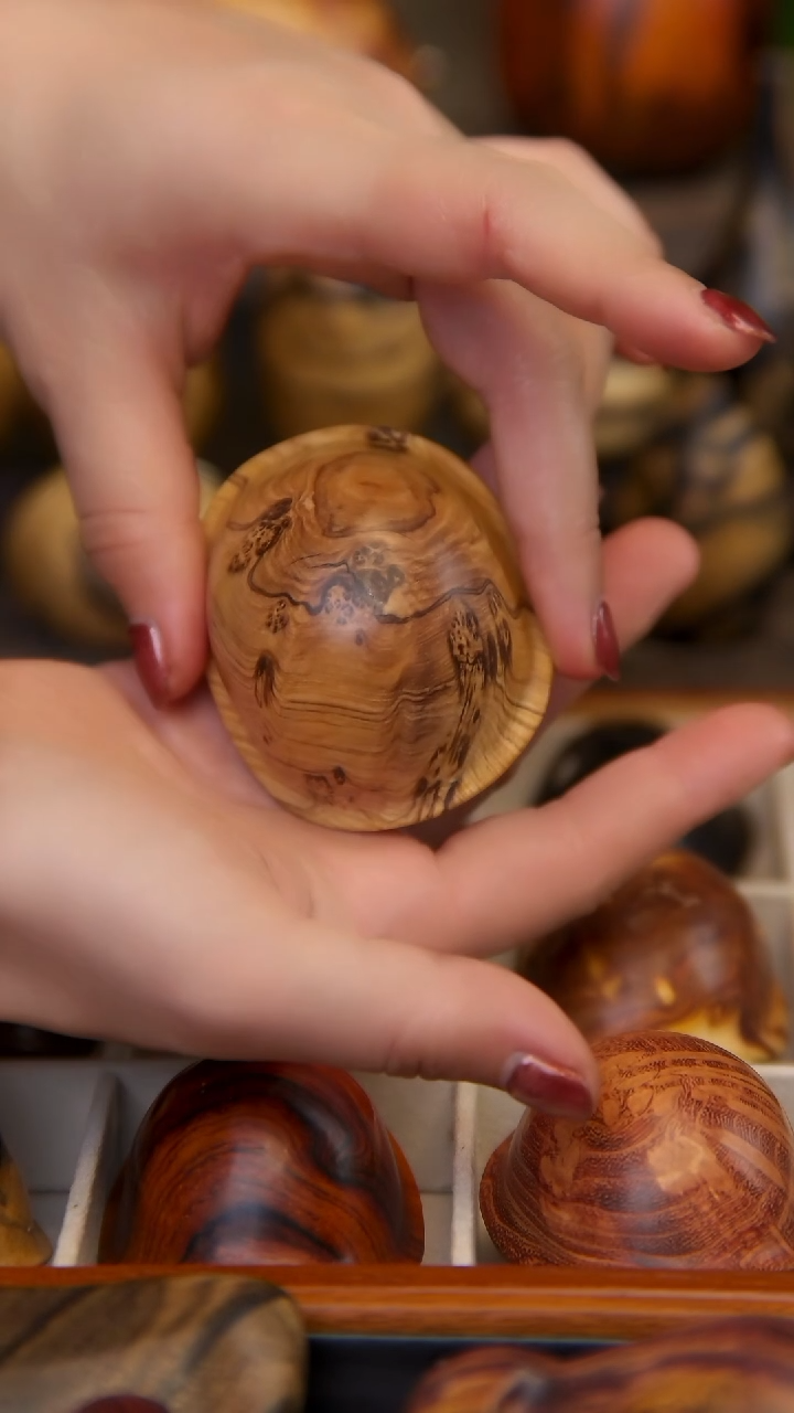 【闪购商品】木鬼柳留疤富甲手把件086