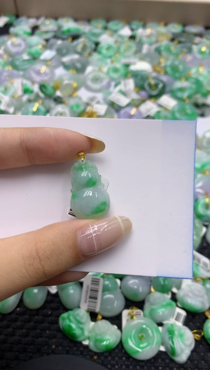 翡翠18K金镶嵌颈饰天然缅甸翡翠A货