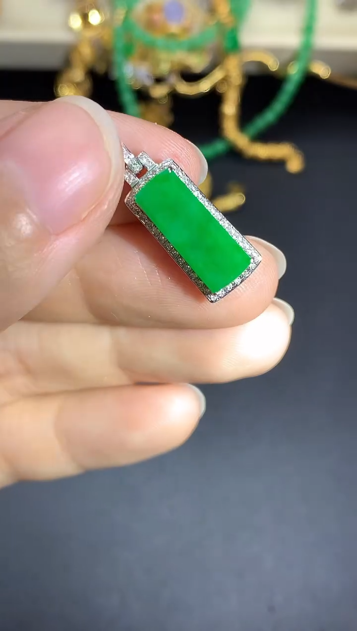 翡翠18K金镶嵌颈饰227中国好珍宝