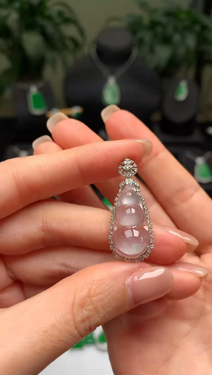 颈饰18K金镶嵌翡翠福豆