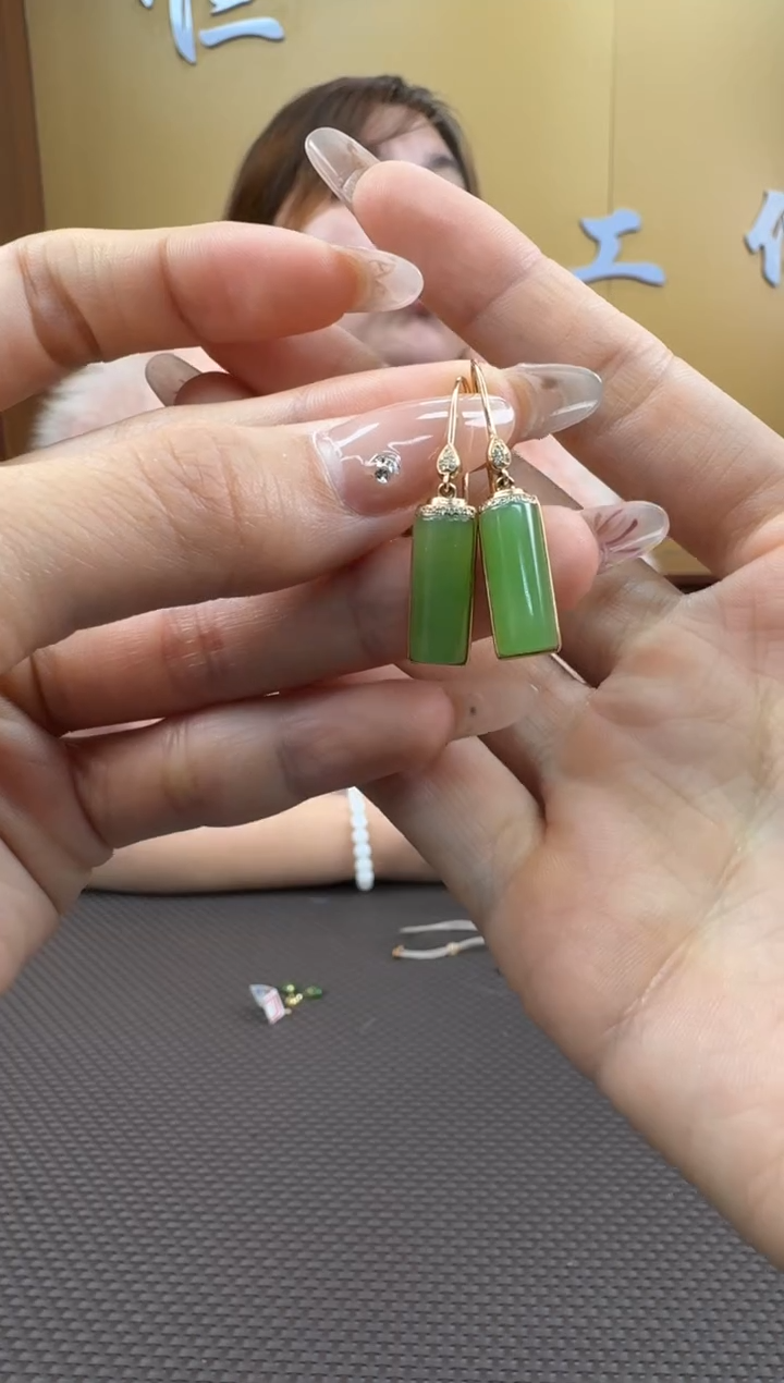 【闪购商品】和田玉耳饰18K金镶嵌一对