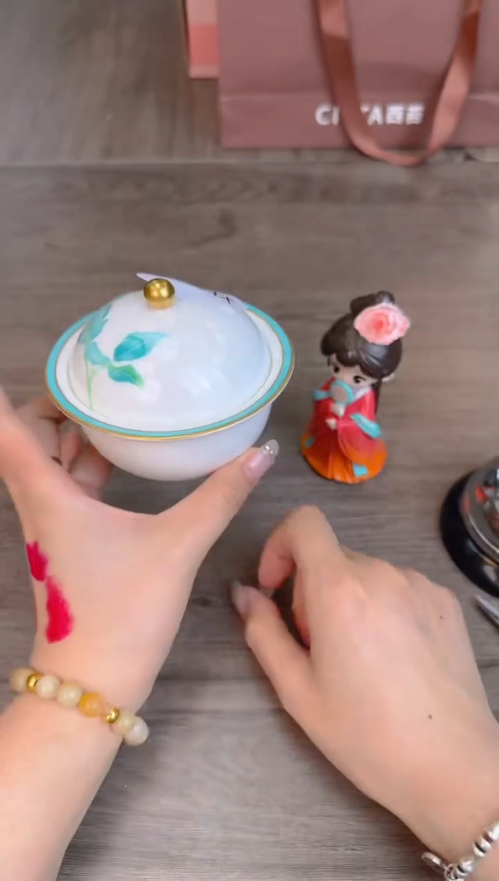 瓷片新号开播漏不停@@XX307