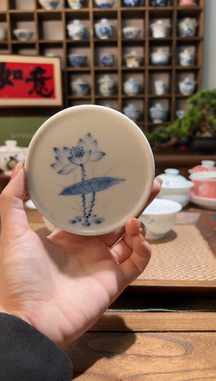 【闪购商品】手绘素荷盖置         