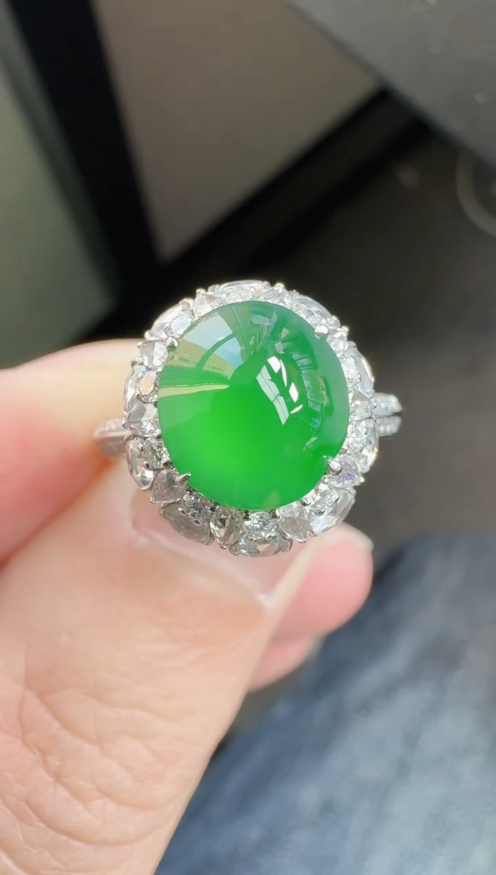 18K金镶嵌戒指翡翠寄售回流，24小时鉴赏期