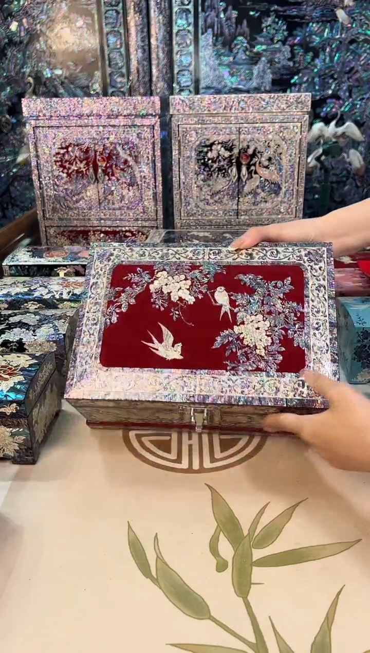 鱼锁绒布底·弘贝雅螺钿漆器文化馆