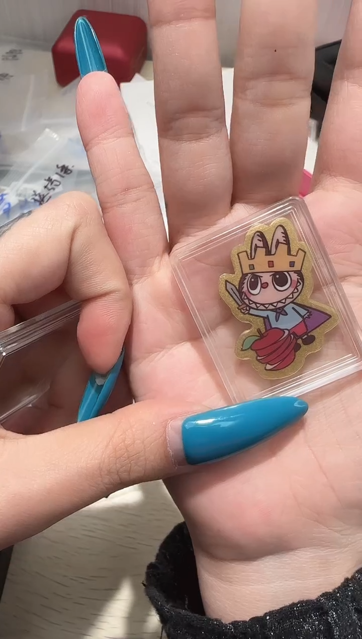 颈饰18K金镶嵌钻石陶*陶手机贴