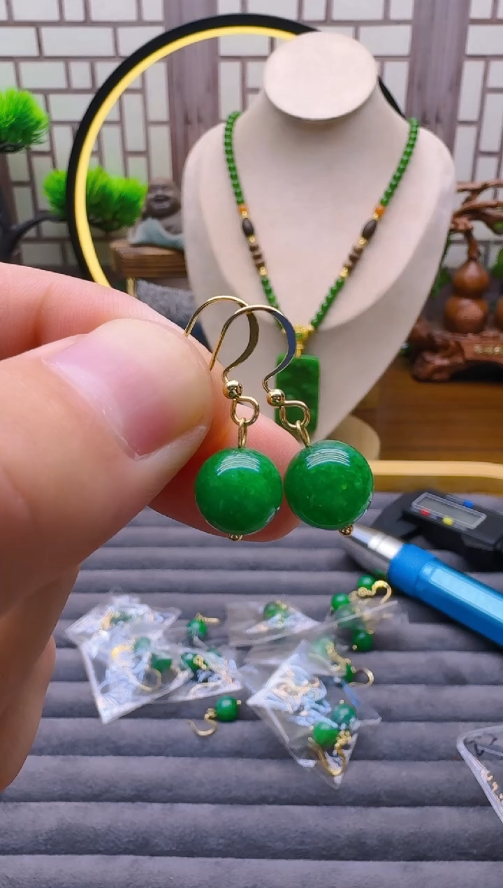 14K金镶嵌翡翠耳饰E02       