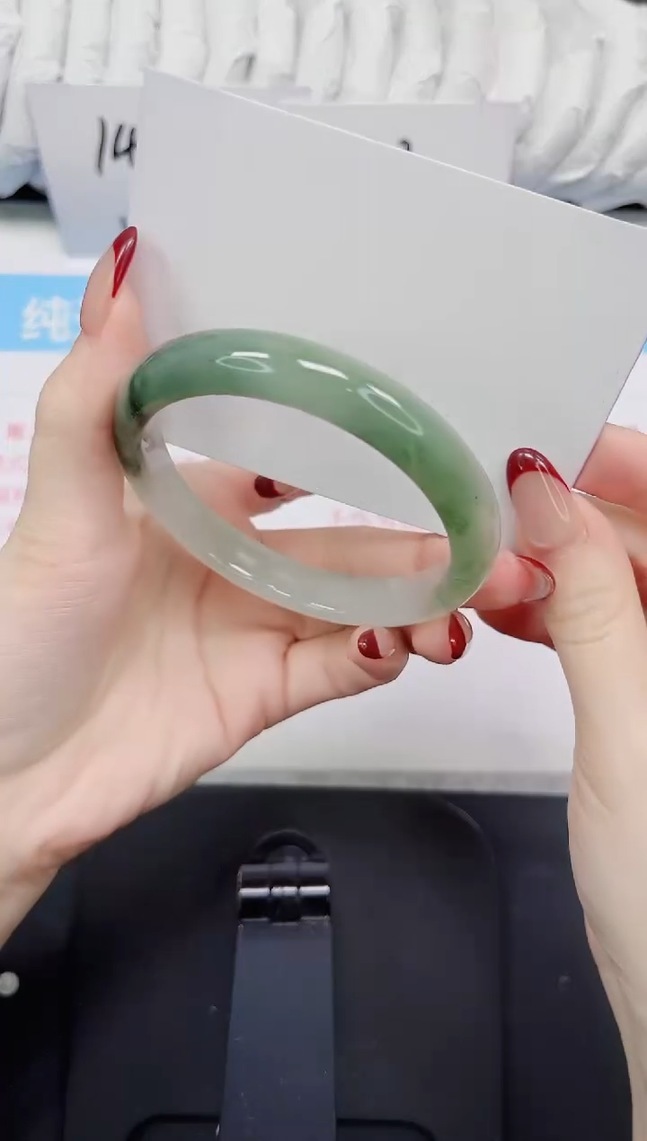 【闪购商品】石英质玉手镯未镶嵌46