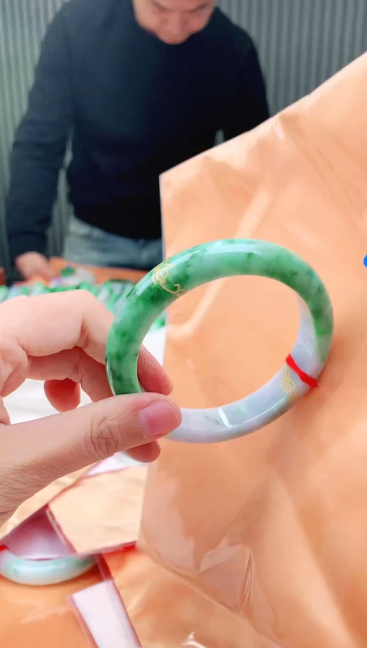 未镶嵌手镯翡翠60+