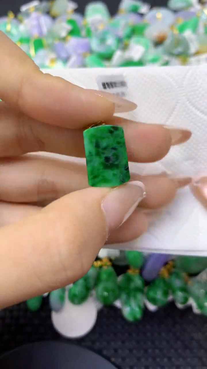 颈饰未镶嵌翡翠天然缅甸翡翠A货