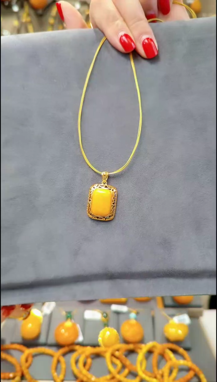 【闪购商品】蜜蜡颈饰银S925镀金镶嵌H582蜜蜡吊坠赠项圈