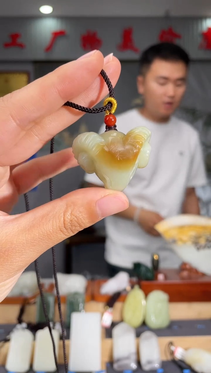 和田玉未镶嵌颈饰1