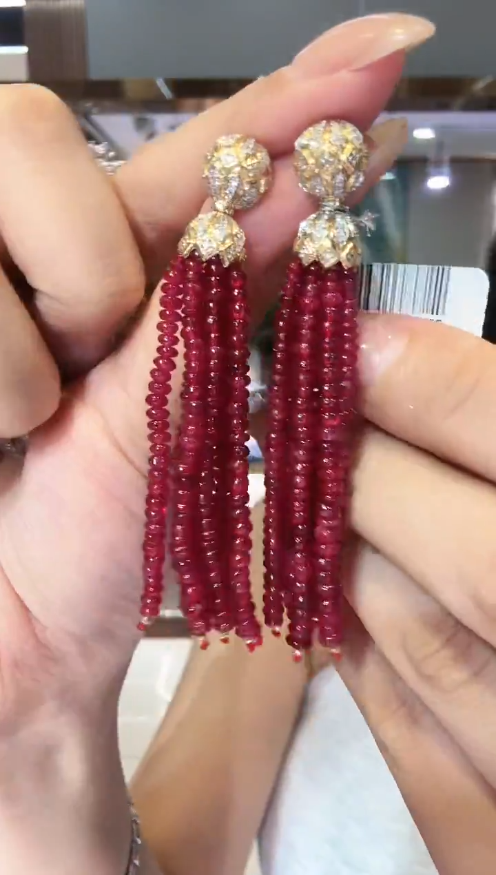 18K金镶嵌耳饰钻石80ct左右