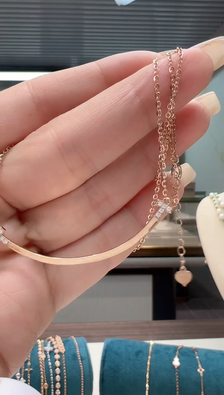 【闪购商品】钻石颈饰18K金镶嵌镶钻微笑项链K红