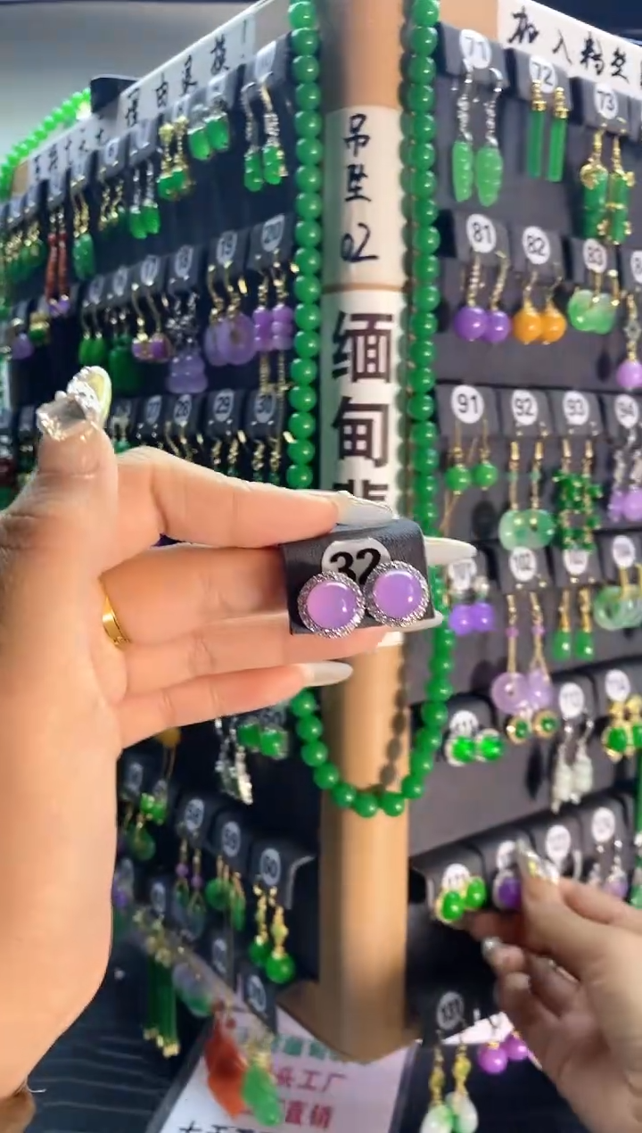 【闪购商品】翡翠颈饰银S925镶嵌32...