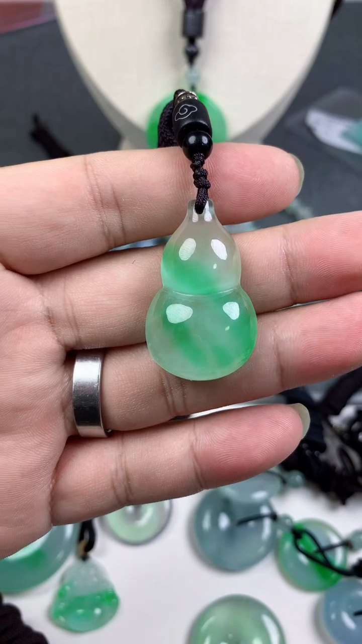 与*?缅翠冰透挂件吊坠017