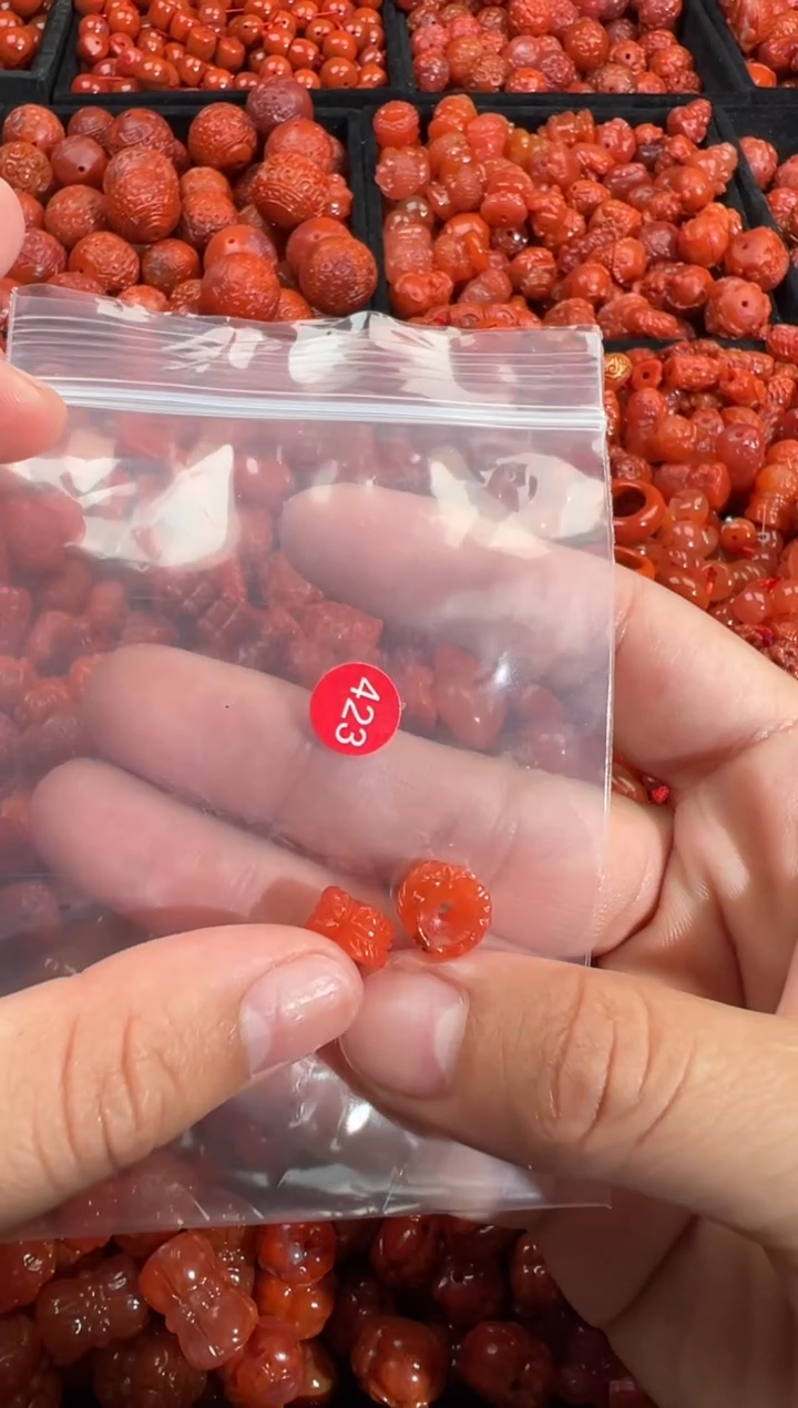 南红玛瑙未镶嵌颈饰1