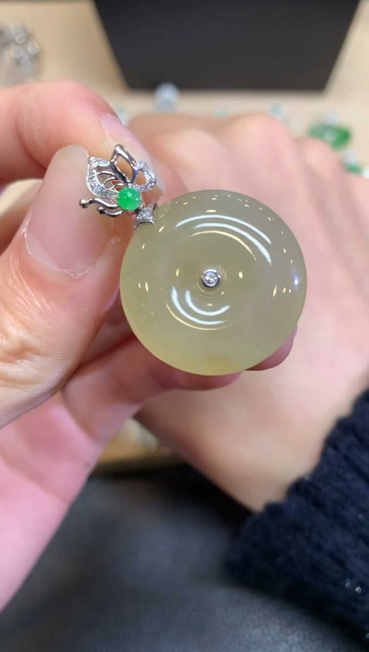 【闪购商品】翡翠颈饰18K金镶嵌平安扣【无服务费】