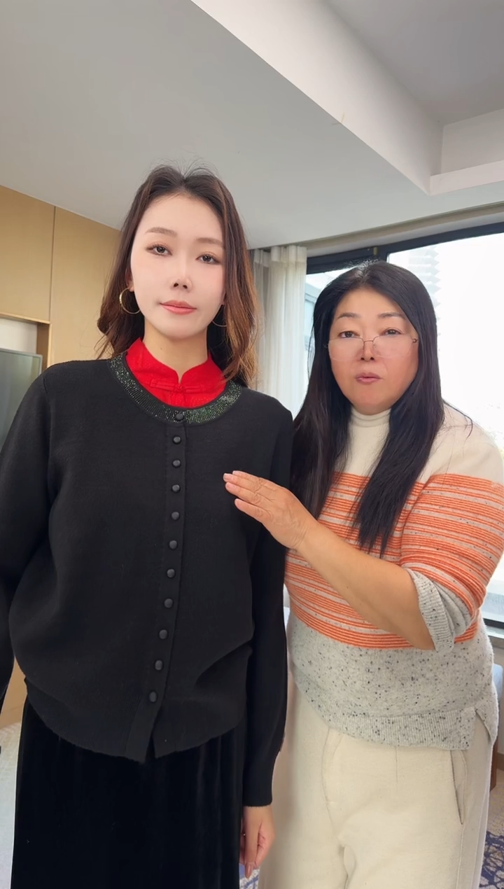 黑色开衫上衣 150斤内