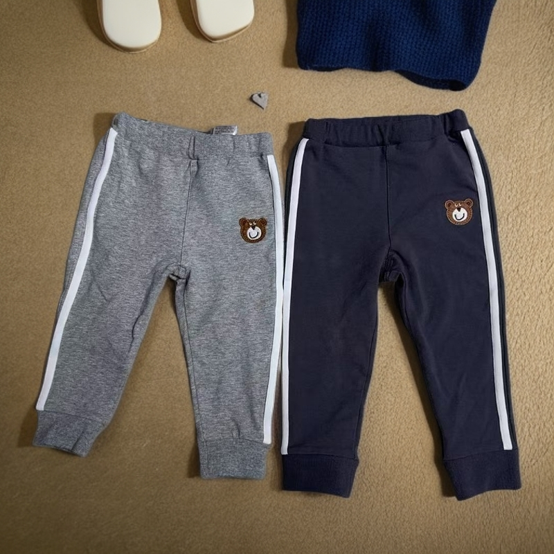 日单春秋款男女童刺绣小熊卫裤