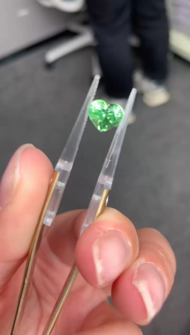 【闪购商品】石榴石（沙弗莱）裸石未镶嵌2ct沙弗莱