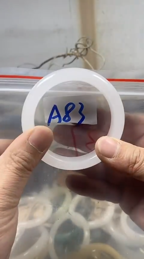 【闪购商品】石英质玉手镯未镶嵌58