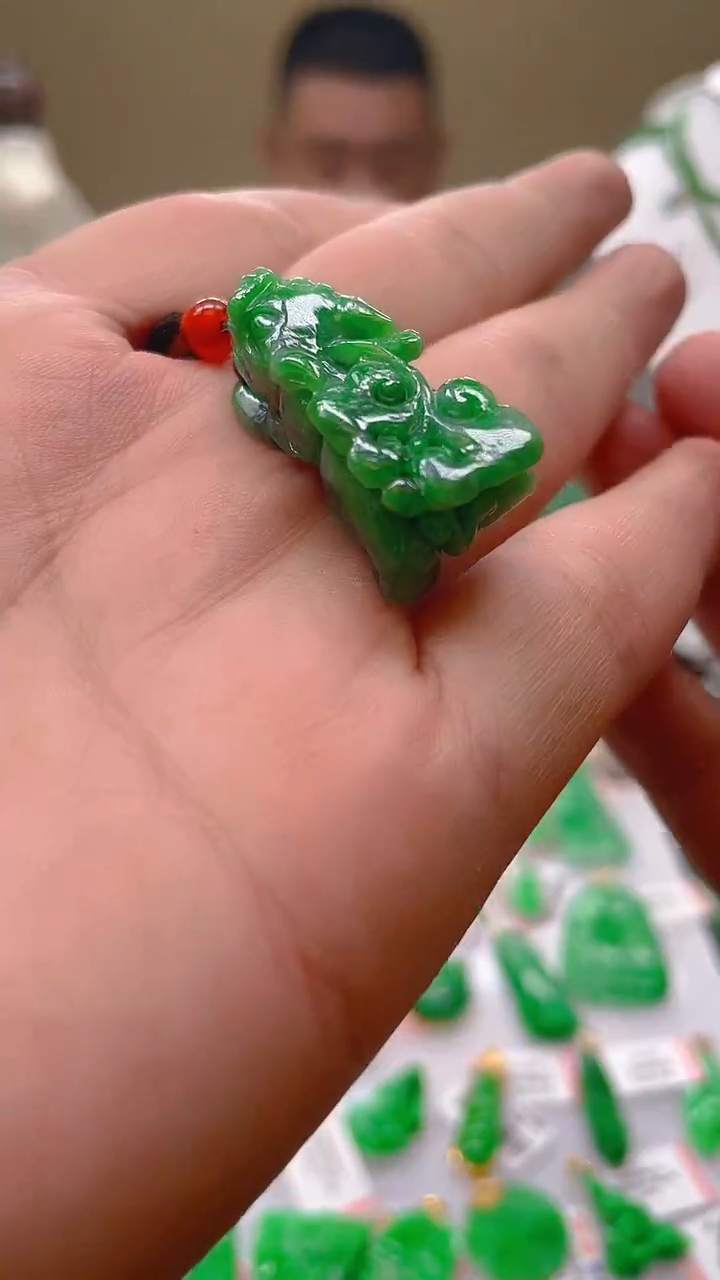 翡翠未镶嵌颈饰天然翡翠A货，支持复检