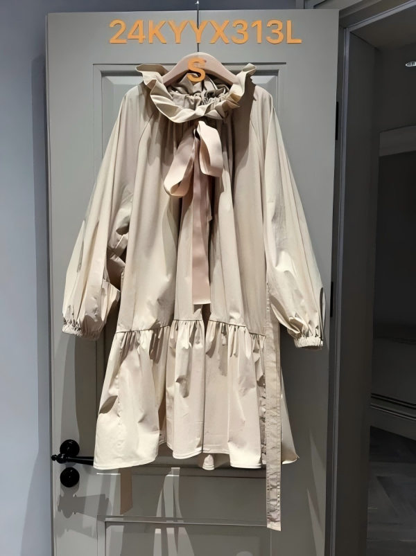 【清仓】NO退NO换  AK2400495Y  杏荷叶边秋季风衣