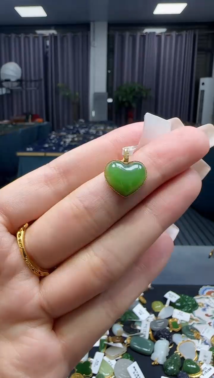 和田玉18K金镶嵌挂件1