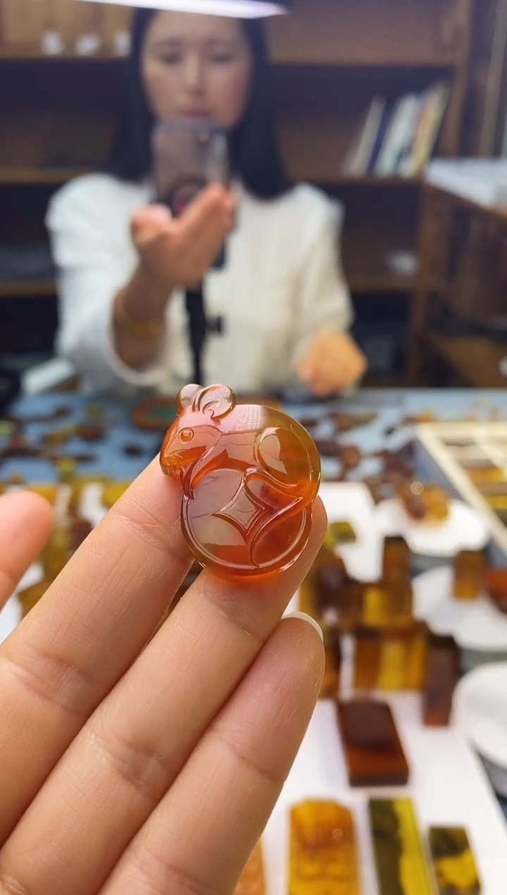 琥珀颈饰未镶嵌SN83-81（数钱）