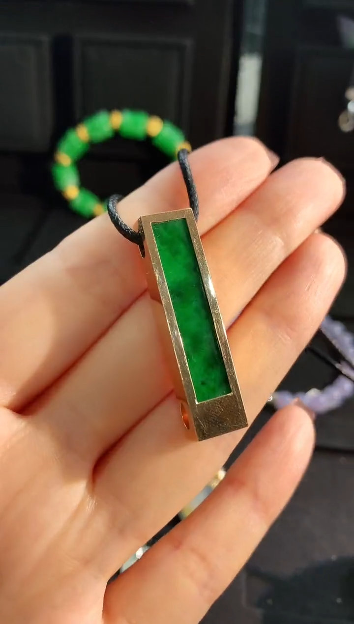 【闪购商品】翡翠颈饰18K金镶嵌吊坠