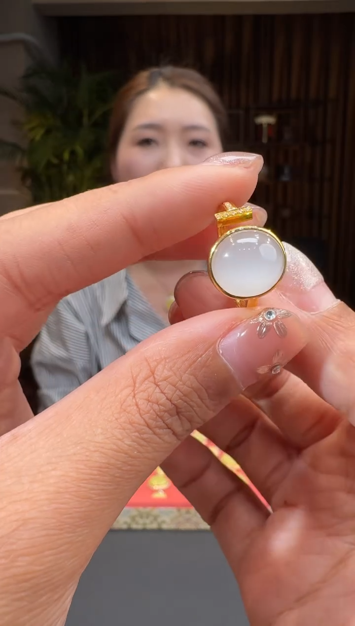 【闪购商品】和田玉3718K金镶嵌2.13冰冰多样性发货