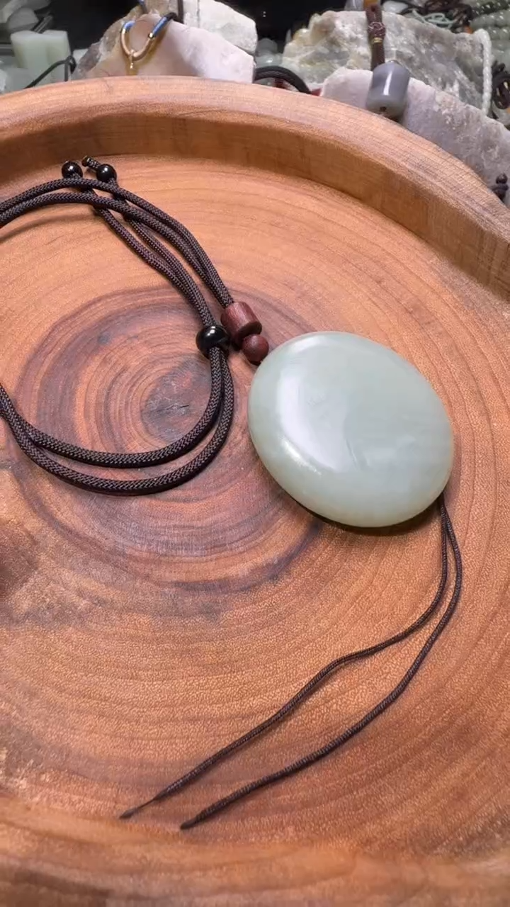 吊坠(赠链)未镶嵌和田玉牌子