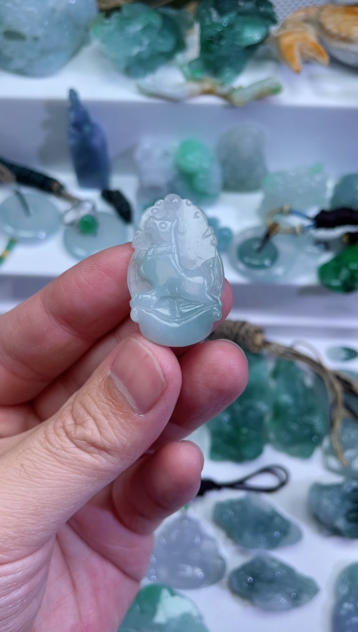 【闪购商品】翡翠颈饰未镶嵌狗牌