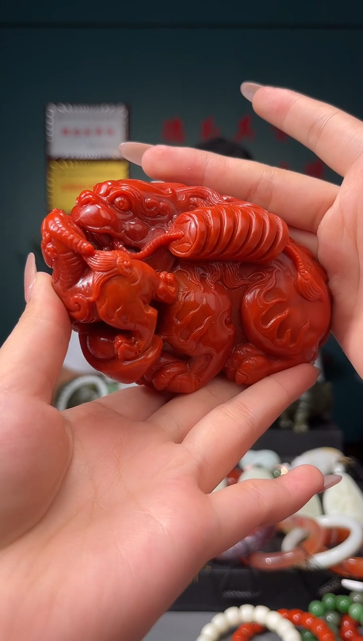 南红玛瑙未镶嵌颈饰摆件