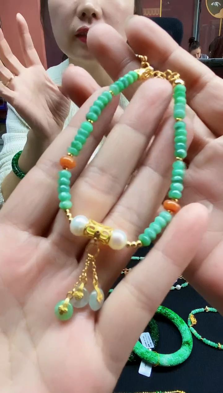 颈饰未镶嵌翡翠手串