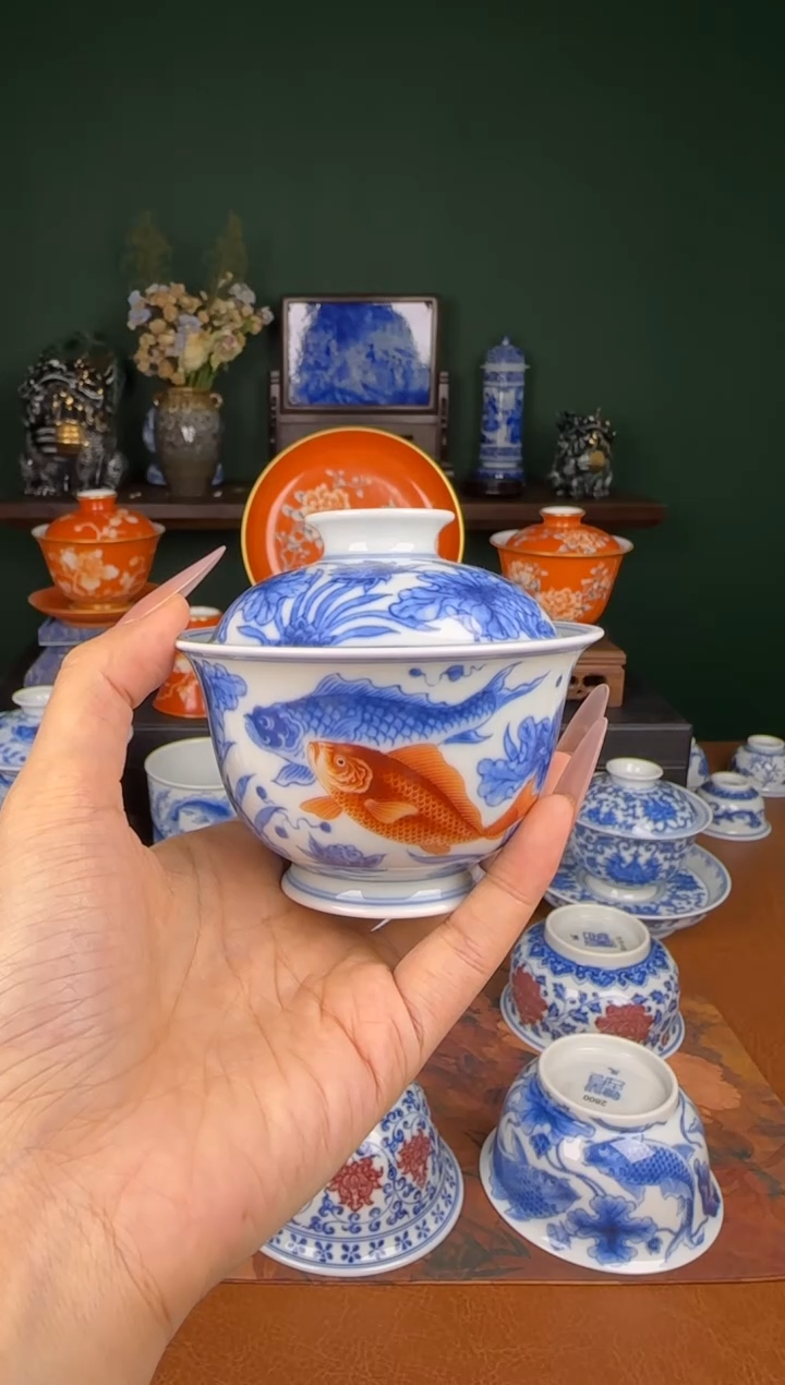 杯望月怀古 青花矾红。鱼藻盖碗