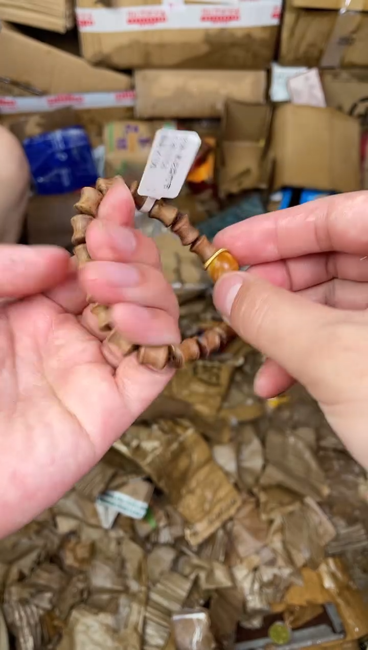 木质非金属捧月文创福利闪购商品无礼盒