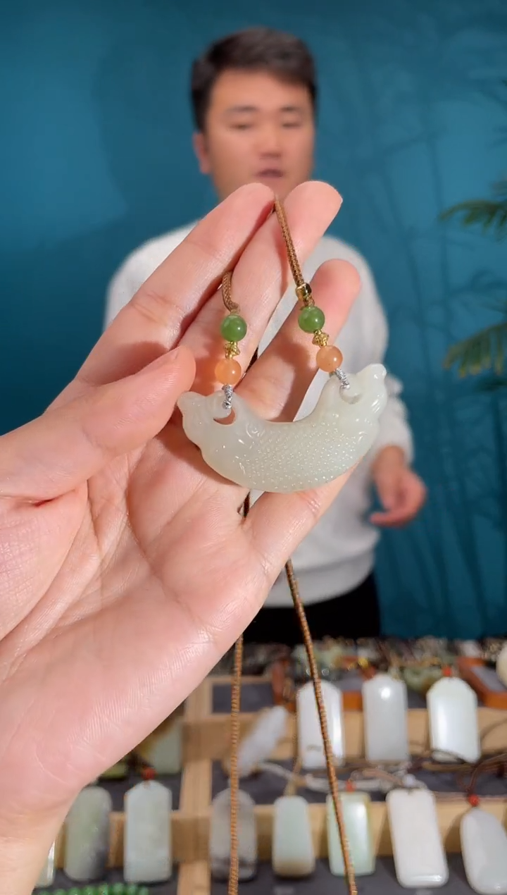 颈饰未镶嵌和田玉1